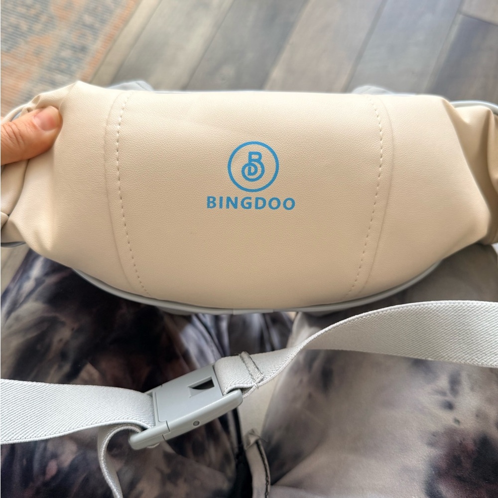 Bigdoo Neck Massager with Heat – Shiatsu Shoulder Massage Pillow – Used Once - Picture 2 of 6